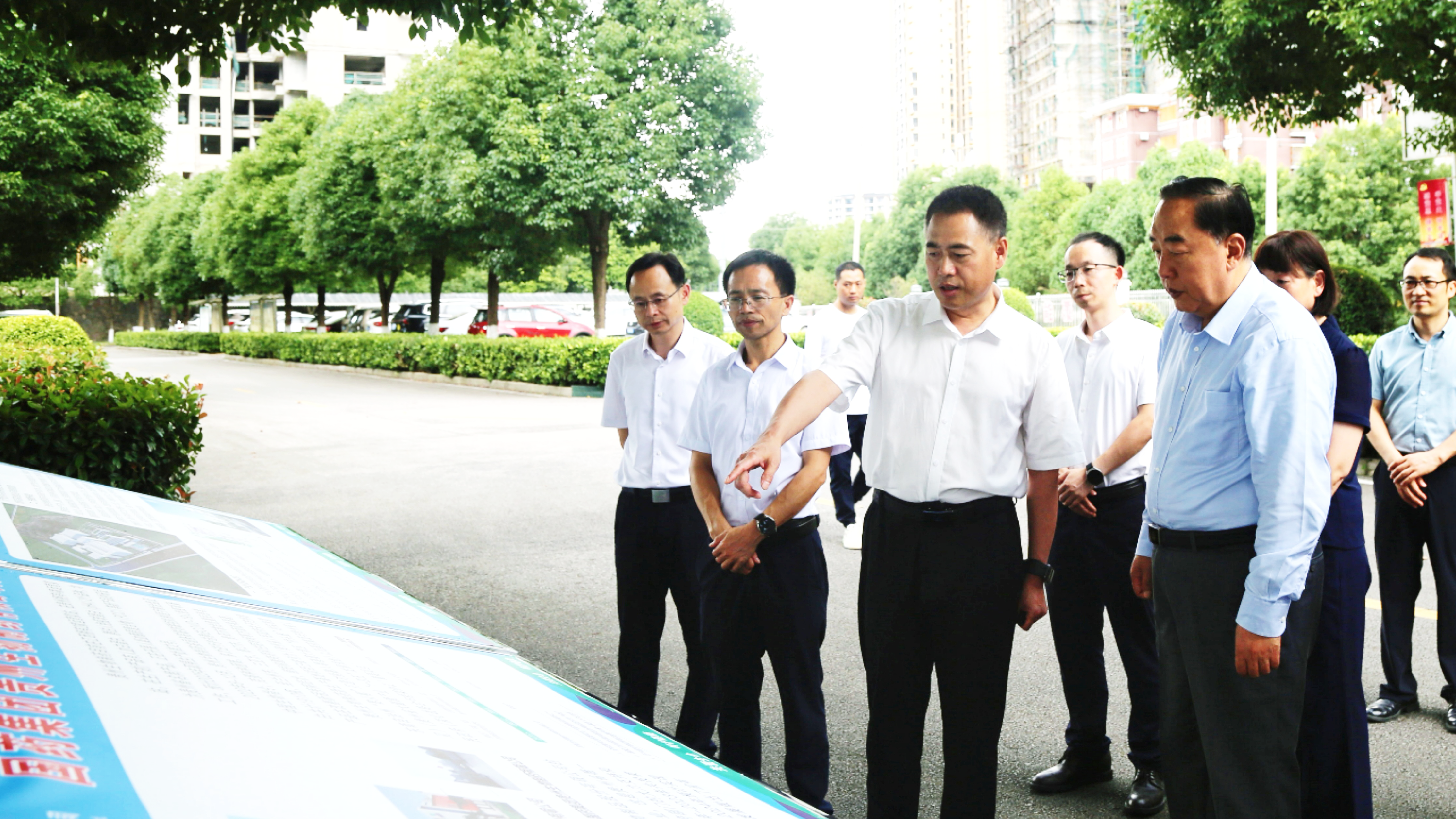 貴州省副省長董家祿調研貴州生物制藥